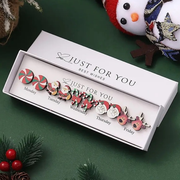 5 Christmas Santa Clause Cane Elk Wooden Stud Earrings Set NEW - Picture 7 of 7